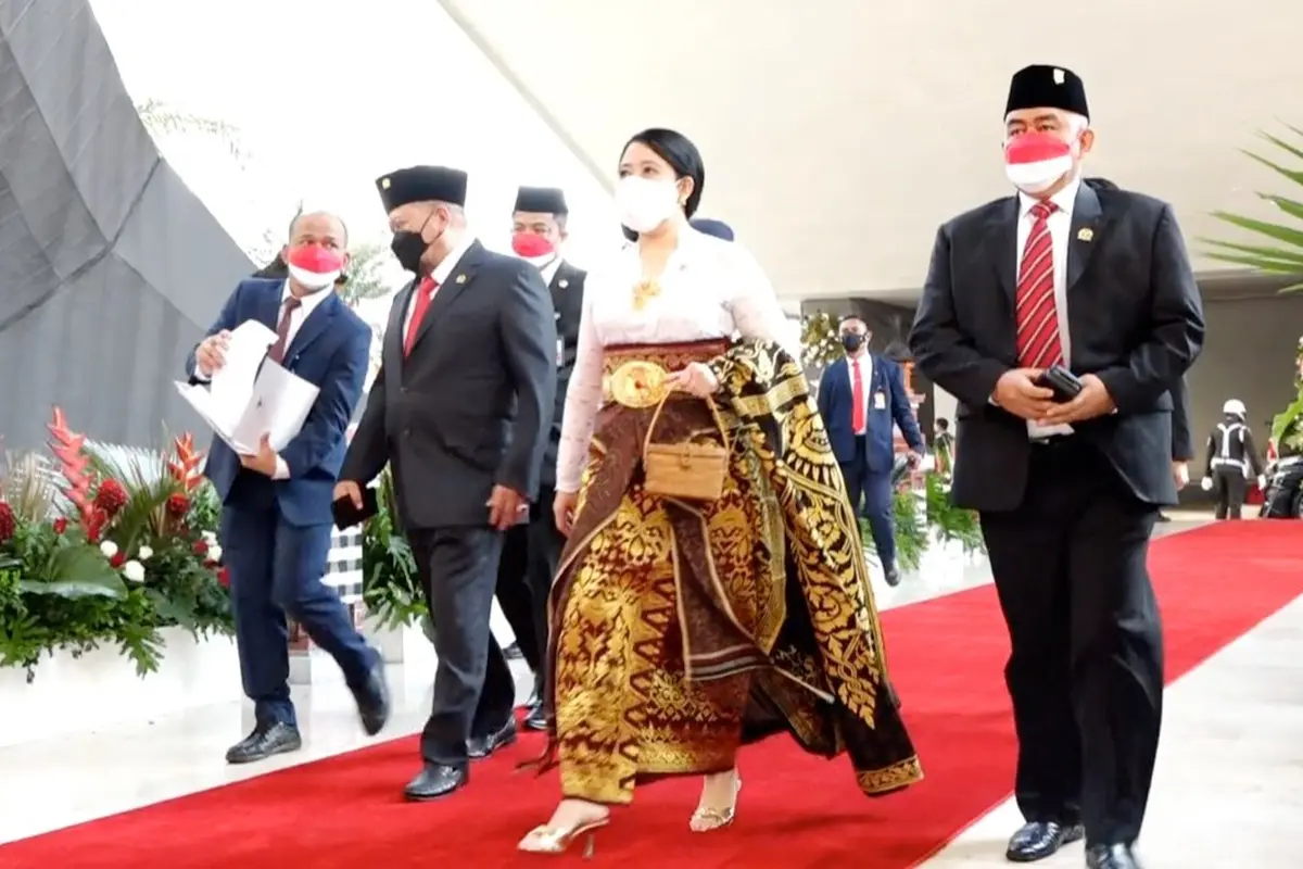 Ketua DPR Puan Maharani pakai baju adat Bali