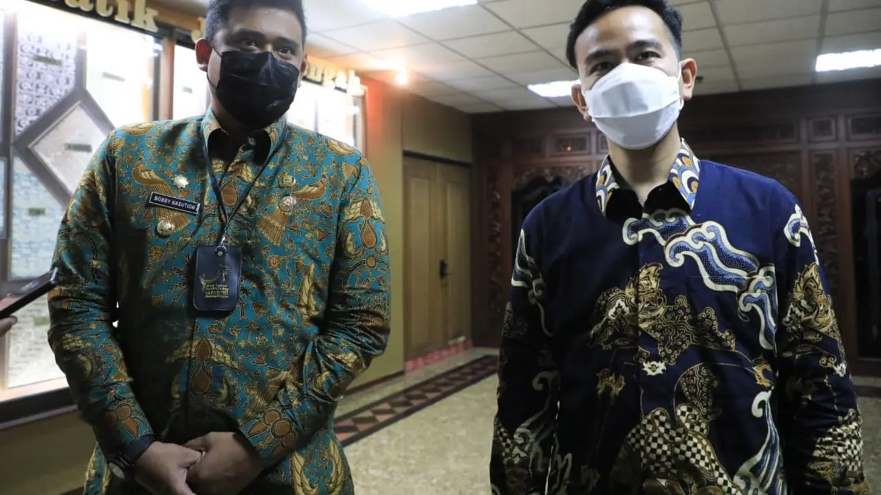 Foto Gibran Rakabuming Raka dan Bobby Nasution