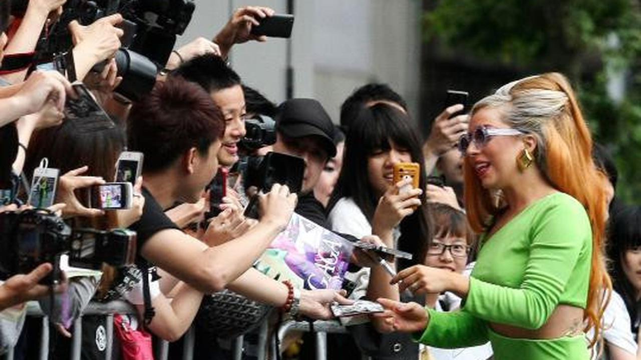 Lady Gaga dianggap membawa ajaran sesat dan merusak akhlak oleh FPI  