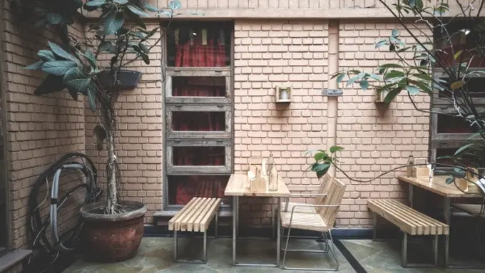 Ilustrasi Kafe Outdoor (Credit: Praveen Gupta/Unsplash)