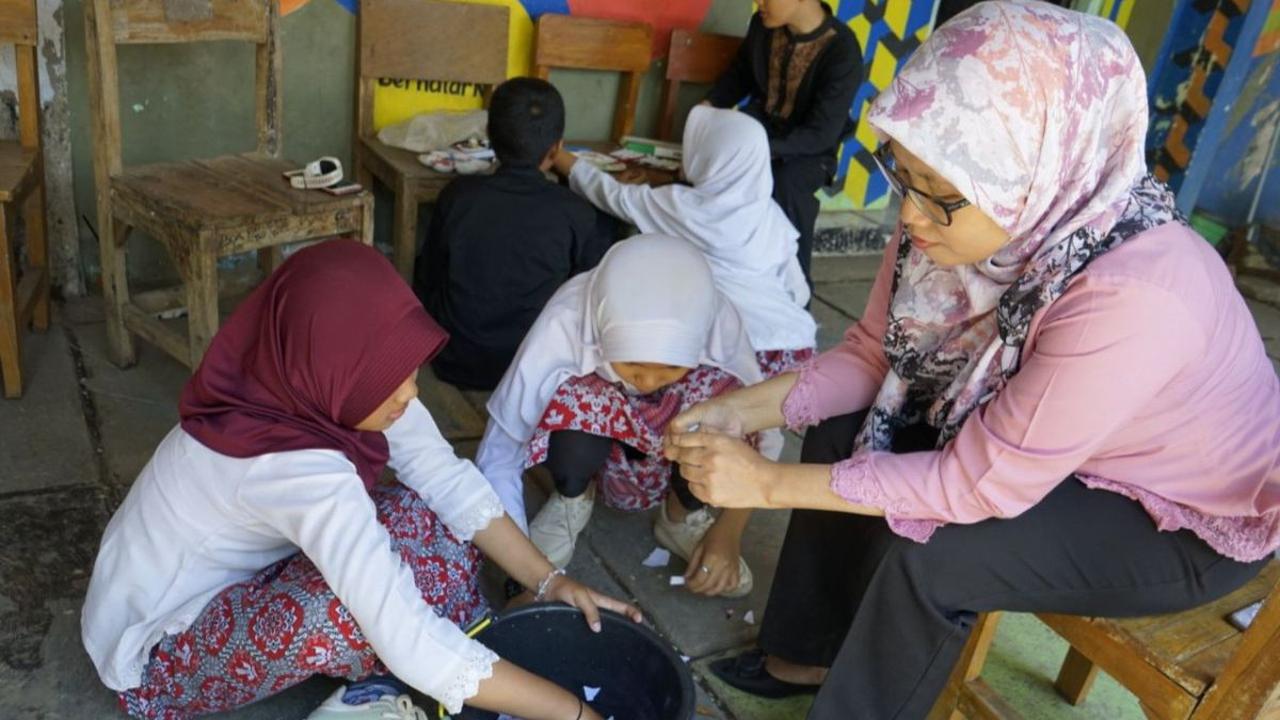 Sisa limbah makanan dijadikan kompos