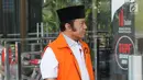 Bupati Lampung Selatan nonaktif Zainudin Hasan mendatangi Gedung KPK untuk pemeriksaan, Selasa (9/10). Adik Ketua MPR Zulkifli Hasan itu diperiksa untuk melengkapi berkas penyidikan Kadis PUPR Lampung Selatan Anjar Asmara. (Merdeka.com/Dwi Narwoko)