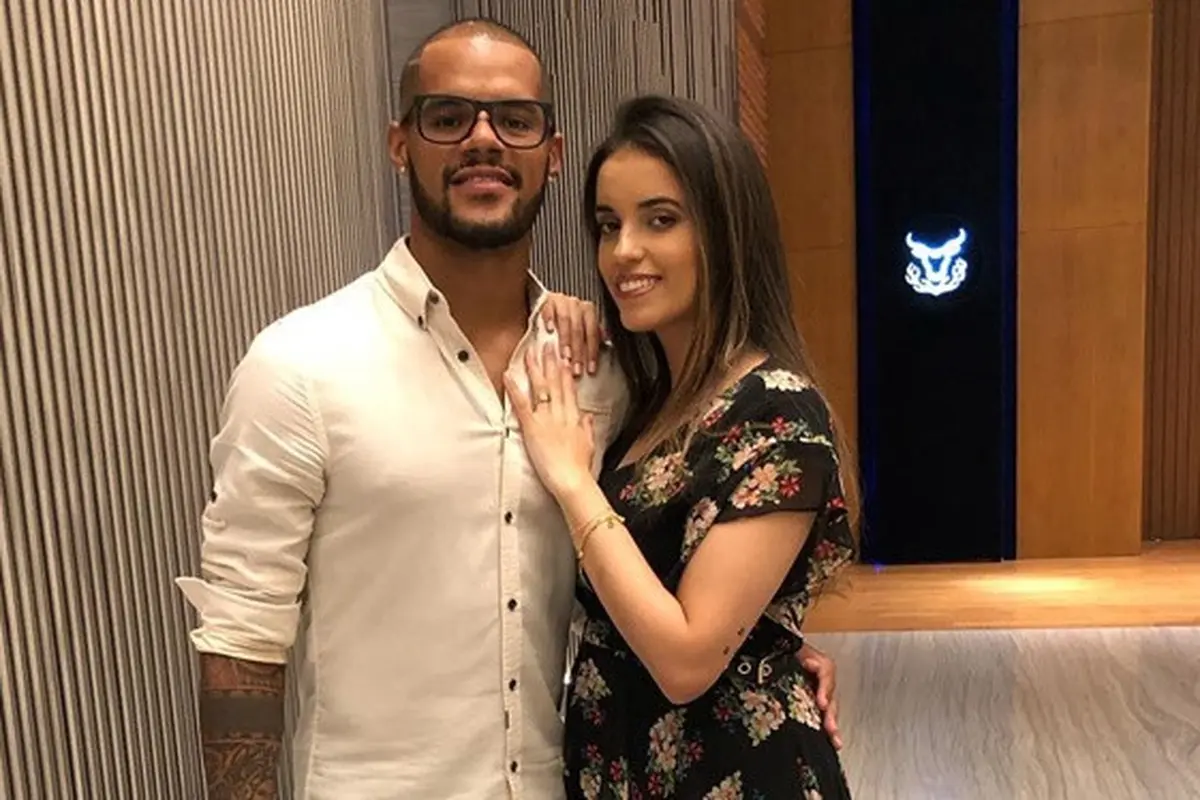 Jarang Tersorot, Ini 6 Potret Mesra David da Silva dengan Sang Istri