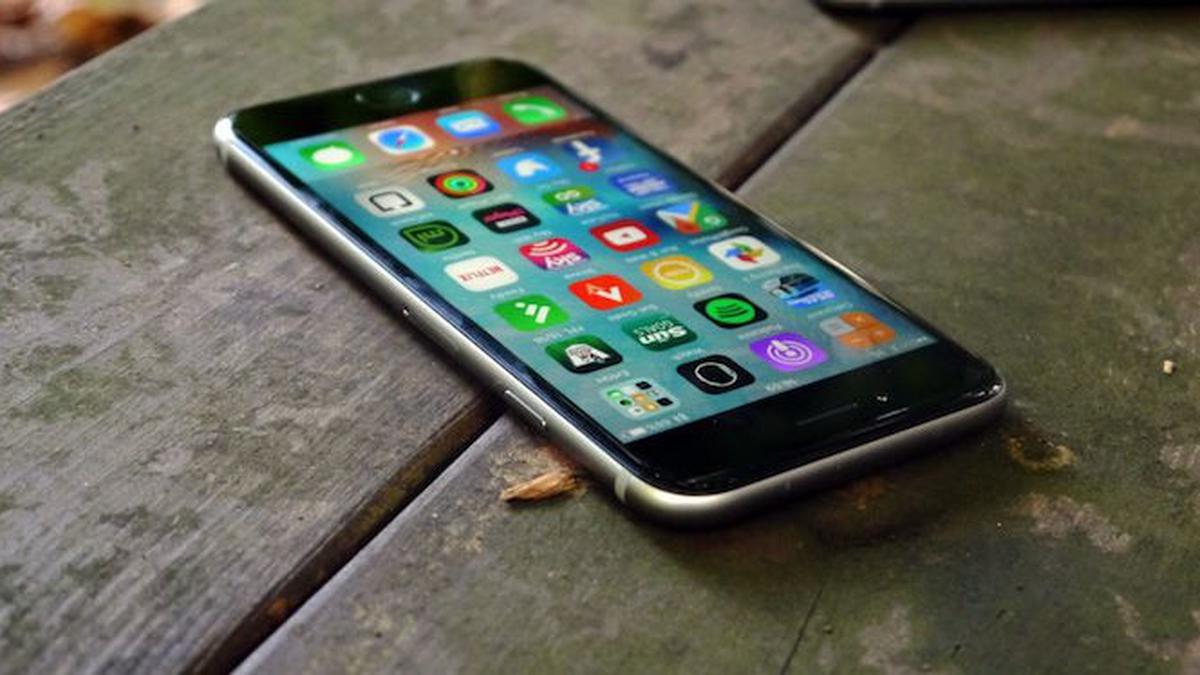 Bos Sharp: iPhone Terbaru Akan Pakai Layar OLED