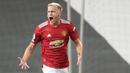 Donny van de Beek - Gelandang Manchester United pernah mengemban tugas sebagai anak gawang saat menjalani pendidikan sepak bola di Ajax Amsterdam. Van de Beek kecil yang saat itu sempat berfoto dengan Luis Suarez yang merupakan salah satu pemain idolanya. (AFP/Martin Rickett/Pool)