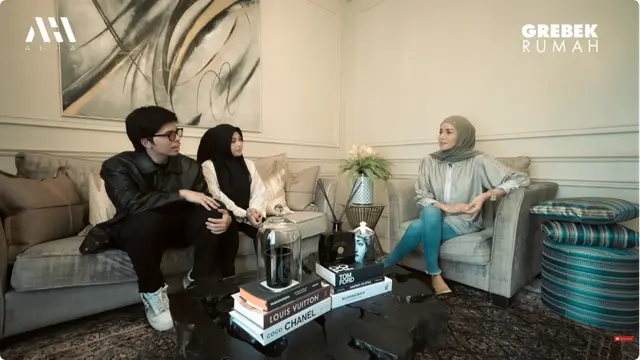 Potret Ruang Tamu Rumah Olla Ramlan (YouTube AH)