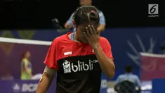 Tunggal Putri Indonesia, Gregoria Mariska Tunjung mengusap wajah saat melawan Tai Tzu Ying (Taiwan) di Babak Kedua Indonesia Open 2017 di JCC Plenary Hall, Jakarta, Kamis (15/6). Gregoria kalah 13-21, 16-21. (Liputan6.com/Helmi Fithriansyah)