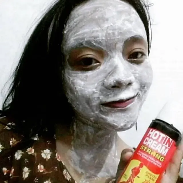 Gagal Glowing, 6 Aksi Orang Pakai Skincare Ini Nyeleneh Banget