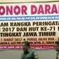 Yayasan Pundi Amal Peduli Kasih SCTV Indosiar menggelar donor darah yang diikuti warga Surabaya serta anggota TNI dan Polri.