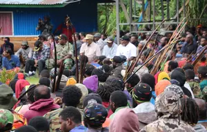 TNI-Polri Diminta Tertibkan Warga Bawa Sajam di Wamena