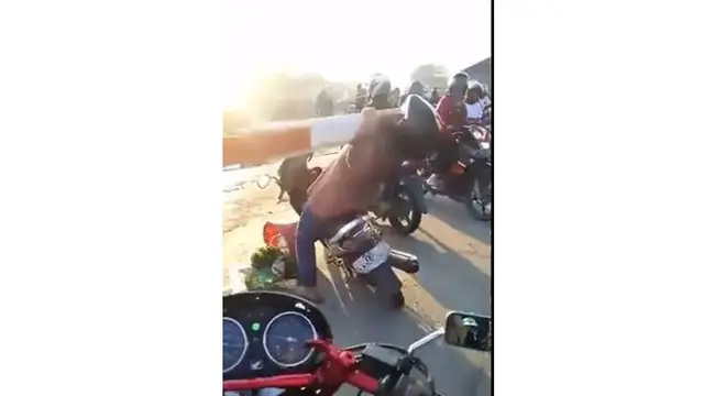6 Kelakuan Nekat di Palang Kereta Api Ini Bikin Geleng Kepala