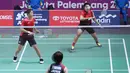 Ganda putri Indonesia, Greysia Polii/Apriyani Rahayu saat melawan pemain Jepang, Yuki Fukushima/Sayaka Hirota pada semifinal Bulutangkis Beregu Putri Asian Games 2018 di Jakarta, Selasa (21/8). (Liputan6.com/Helmi Fithriansyah)