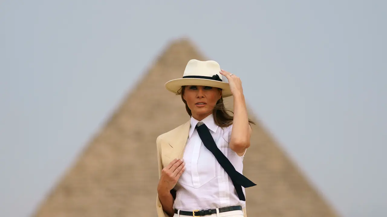Gaya Melania Trump Saat Kunjungi Piramida Mesir