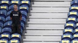 Bintang Juventus itu mengalami infeksi pada jari kakinya karena sengatan lebah. (AP/Miguel Angelo Pereira)