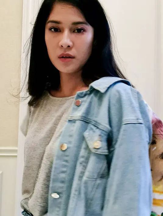 "2020 membawa banyak sekali kesempatan buat saya. Terimakasih, terimakasih, terimakasih. Jadi ceritanya begini... Di awal tahun pandemi dan pembatasan sosial memaksa saya untuk terus di rumah dan menjadi bosan dan suntuk,” ungkapnya. (Instagram/therealdisastr)