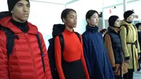 Produk Ultra Light Down Jacket dari Uniqlo masih menjadi salah satu primadona untuk koleksi fall winter 2017 mendatang. (Foto: Telni Rusmitantri)