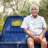 Belajar dari Bob Sadino, agar hidupmu tak terus gagal dan tersesat. 