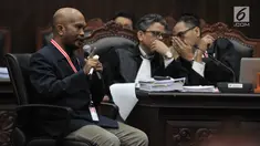 Saksi fakta Pemohon, Idham Amiruddin memberikan kesaksian dalam sidang lanjutan sengketa Pilpres 2019 di Mahkamah Konstitusi, Jakarta, Rabu (19/6/2019). Kuasa hukum Pemohon menghadirkan 15 saksi fakta dan 2 saksi ahli pada sidang lanjutan sengketa Pilpres 2019. (merdeka.com/Iqbal S. Nugroho)