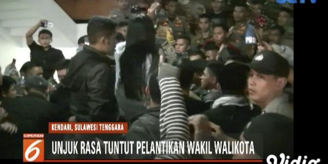 Unjuk Rasa Tuntut Pelantikan Wakil Wali Kota Berlangsung Ricuh