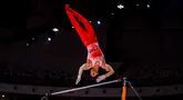 Pesenam putra Jepang, Daiki Hashimoto beraksi dalam nomor palang sejajar pada babak kualifikasi Kejuaraan Dunia Gimnastik 2025 di Indonesia Arena, Senayan, Jakarta, Minggu (19/10/2025). (Bola.com/Bagaskara Lazuardi)