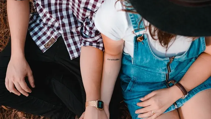 [Bintang] Nggak Punya Kriteria Khusus, 5 Zodiak Ini Bisa Pacari Siapa Saja