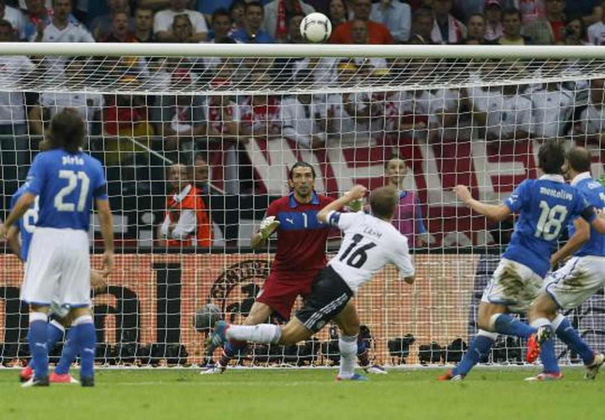 Gol Balotelli hentikan laju Jerman ke final