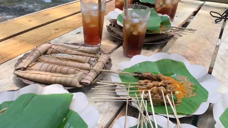 Sate Bulayak: Kuliner Tradisional Lombok yang Menghadirkan Sensasi Pedas Berbeda. (Foto: Instagram @satebulayakmakaton)