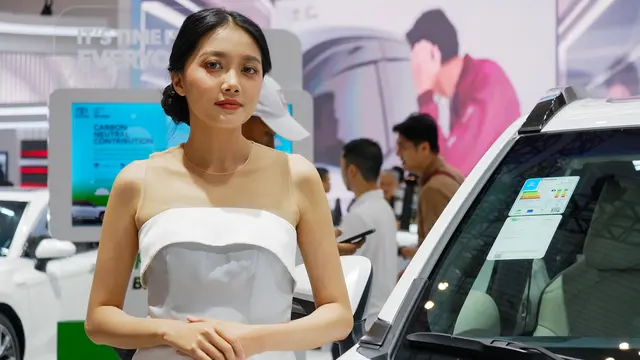 Kumpulan Potret SPG Cantik yang Mewarnai GIIAS 2023 (Amal/Liputan6.com)