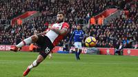 Penyerang Southampton, Charlie Austin menyumbangkan dua gol saat timnya menang atas Everton pada lanjutan Premier League di St Mary's Stadium, Southampton, (26/11/2017). Soton menang 4-0. (AFP/Glyn Kirk)