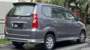Toyota Avanza generasi pertama dengan plat nomor Malaysia.