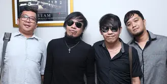 Kasus Ian Kasela dengan rumah karaoke keluarga masih dalam proses hukum. Dua kali Polda Jatim memanggil Ian Kasela, vokalis band Radja. (Andy Masela/Bintang.com)