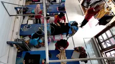 Aktivitas pekerja di Bogor Laundry, Sukasari, Bogor, Jawa Barat, Minggu (6/10/2019). Jasa laundry yang memiliki kapasitas produksi 800 Kg pakaian per hari tersebut memanfaatkan energi gas bumi Perusahaan Gas Negara (PGN) untuk kegiatan operasionalnya. (merdeka.com/Arie Basuki)