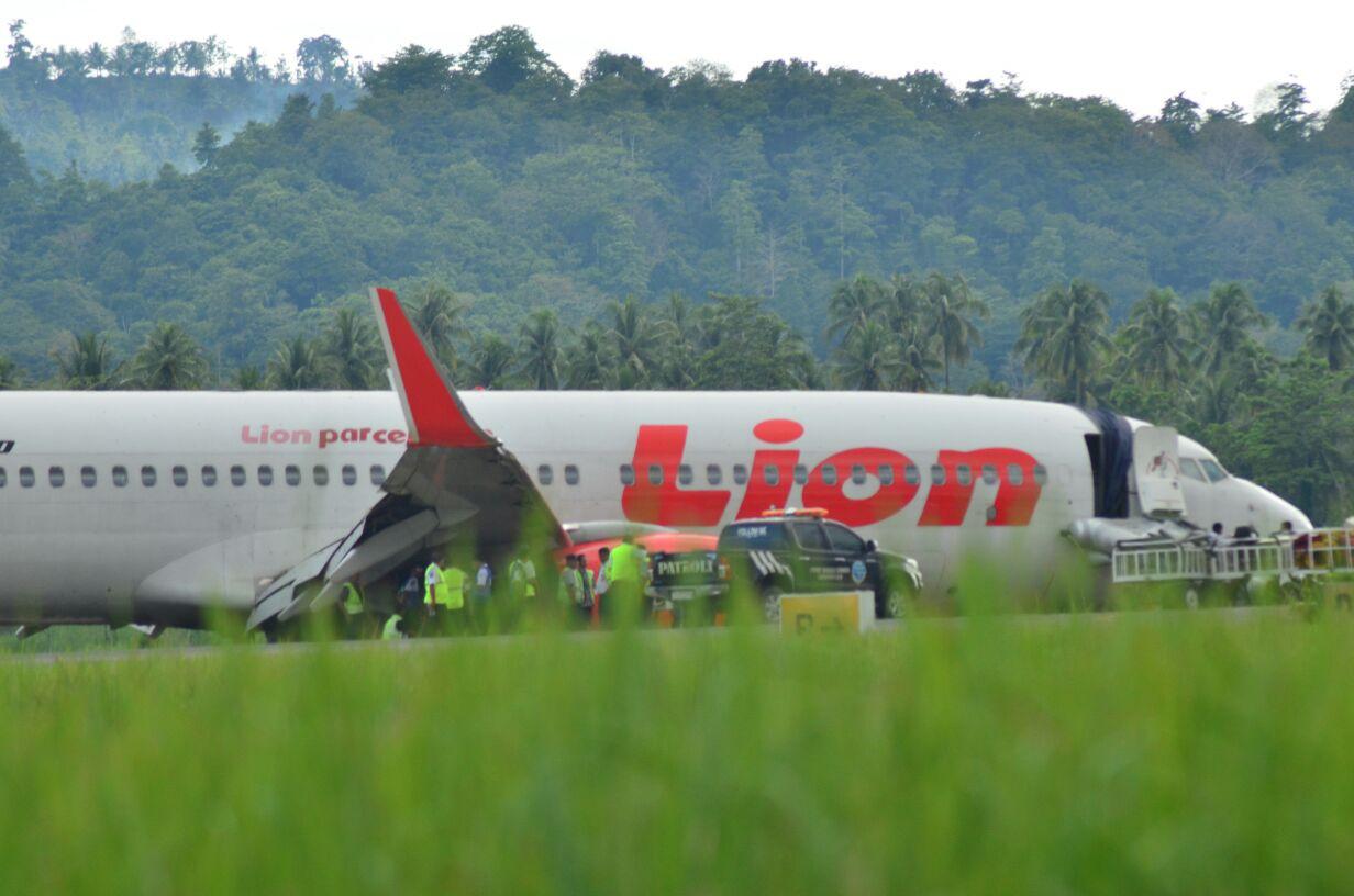 Bandara Djalaludin Gorontalo direncanakan akan ditutup hingga Rabu, 2 April 2018, pukul 07.00 Wita, untuk mempermudah evakuasi pesawat Lion Air yang tergelincir. (Liputan6.com/Arfandi Ibrahim)