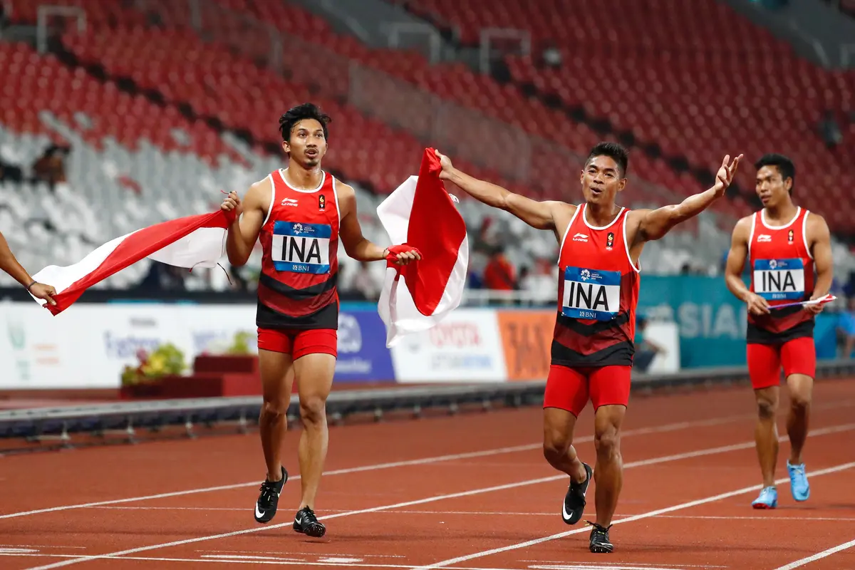 Sujud Syukur Zohri dan Tim Estafet Rebut Perak Lari 4x100m
