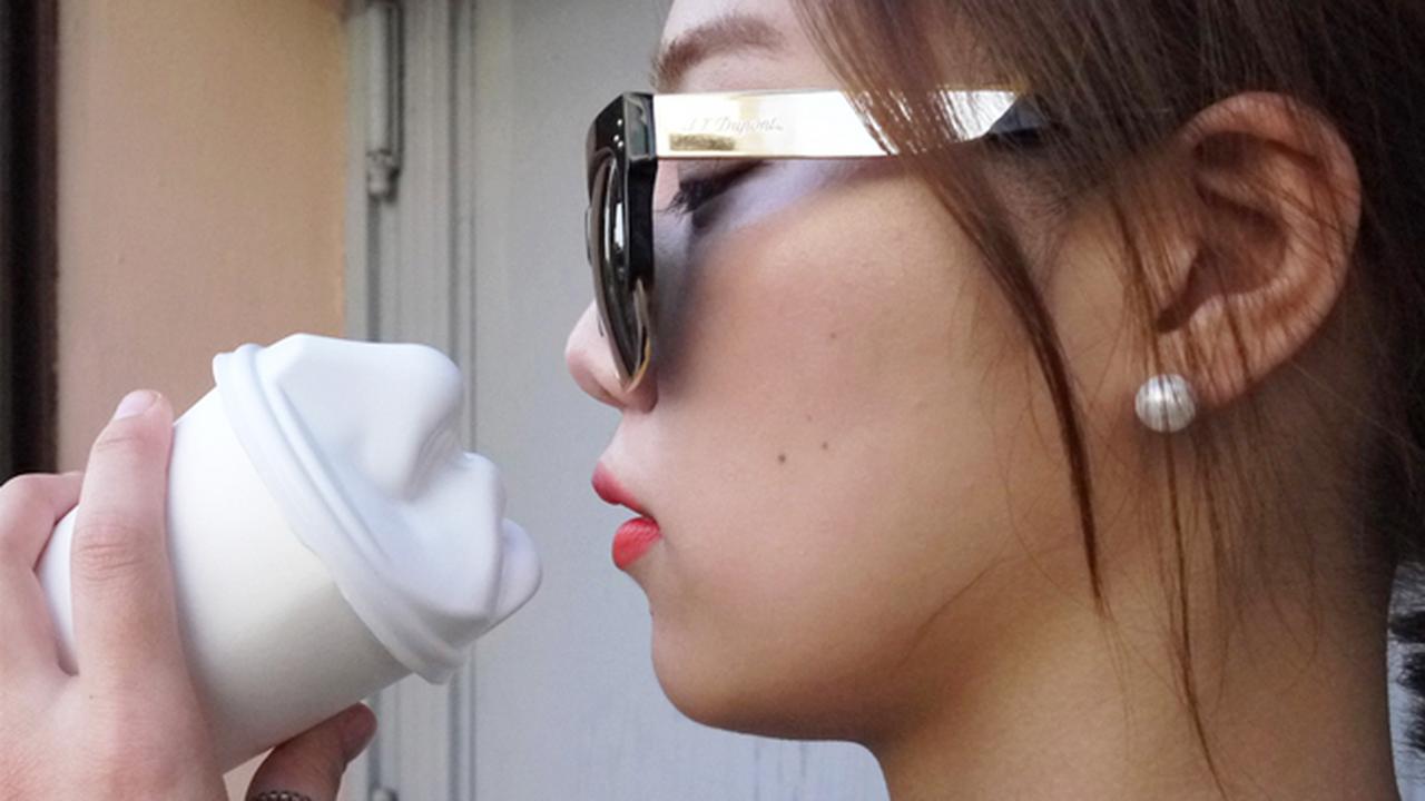 Rasakan Sensasi Ciuman Berbeda dengan Gelas Kopi Ini