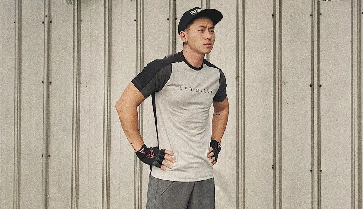 Selama 8 bulan dia berolahraga berat badan Rafael Tan yang awalnya 78 kg kini memiliki berat 72 kg dengan fat 7,7 %. (Liputan6.com/IG/@rafaell_16)