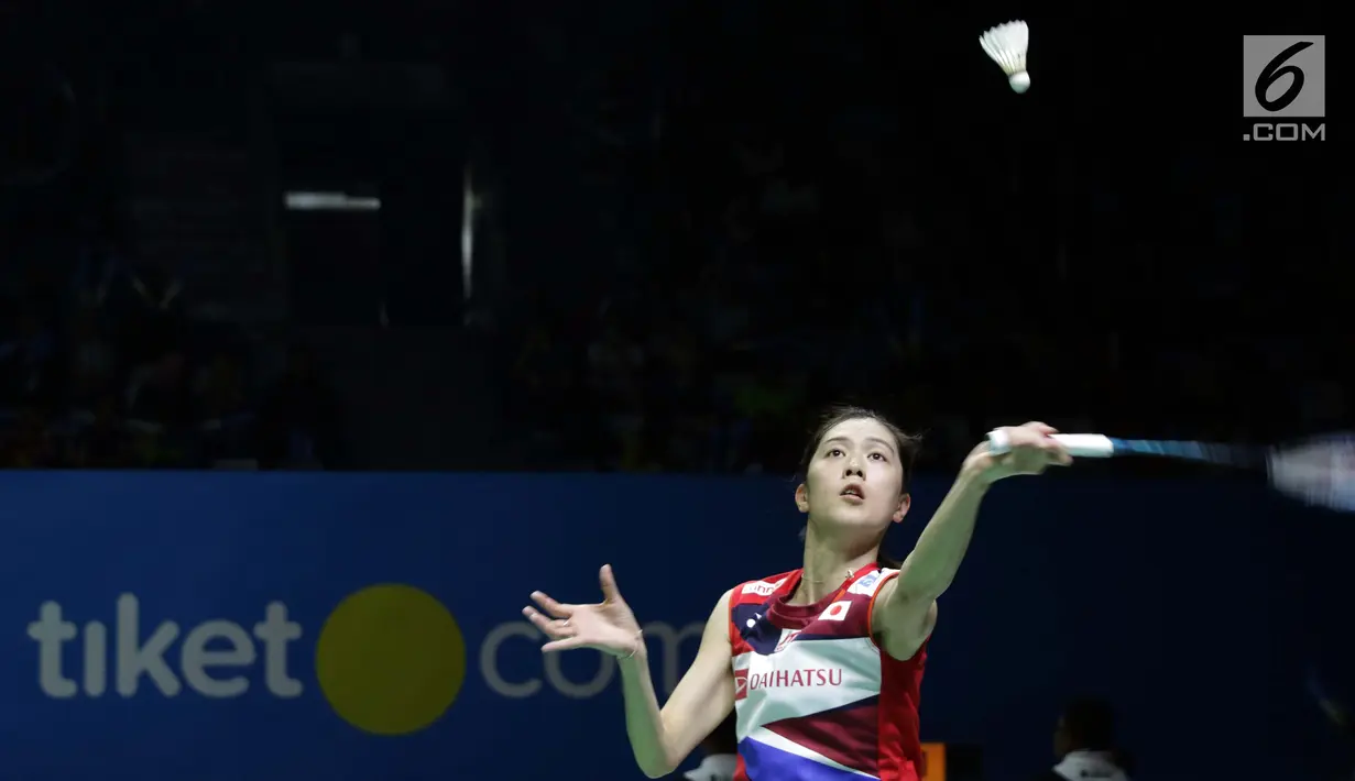 Pebulu tangkis tunggal putri Jepang, Aya Ohori saat melawan unggulan kelima Indonesia Open 2019, Pusarla V Sindhu (India) di Babak 32 besar Indonesia Open 2019 di Istora Senayan, Jakarta, Rabu (17/7/2019). Aya Ohori kalah 21-11, 15-21. 15-21. (Liputan6.com/Helmi Fitrhiansyah)