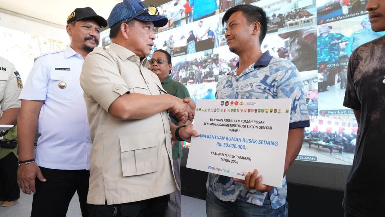 Pemerintah serahkan bantuan perbaikan rumah secara serentak dari Kabupaten Aceh Tamiang