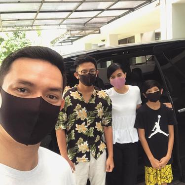 5 Potret Aditya Herpavi Aktor Ftv Suara Hati Istri Indosiar Yang Harmonis Bersama Keluarga News Entertainment Fimela Com