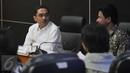 Kepala BNPT Komjen Suhardi Alius memberi keterangan usai pertemuan dengan Ketua Komnas HAM, Imdadun Rahmat beserta jajaran di kantor Komnas HAM, Jakarta, Rabu (3/8). Pertemuan tersebut membahas penanggulangan terorisme dan HAM. (Liputan6.com/Johan Tallo)