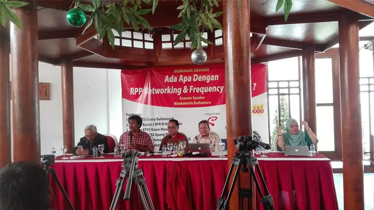 Diskusi tentang draf Revisi Peraturan Pemerintah (RPP) tentang Penyelenggaraan Telekomunikasi.