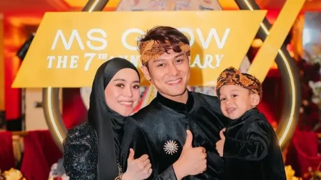 Potret Keluarga Rizky Billar (Sumber: Instagram/rizkybillar dan Instagram/lestikejora)