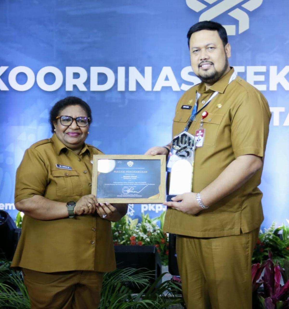Wamendagri Ribka Haluk Saat Menghadiri Rakortek Perumahan Perdesaan