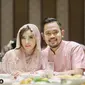 Crazy rich Malang, Gilang Widya Pramana, bersama istrinya Shandy Purnamasari, sebelum positif Covid-19 (dok.Instagram/@juragan_99/https://www.instagram.com/p/CPcUuY1pBpY/Komarudin)