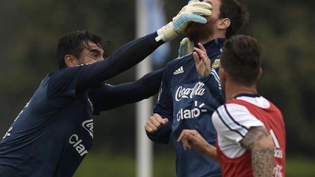 Sergio Romero - Lionel Messi