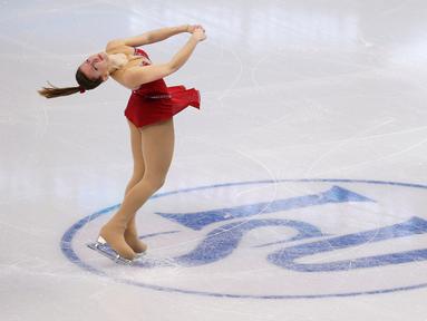 Atlet Inggris Raya, Kristen Spours, beraksi di nomor Ladies Short Program Kejuaraan Dunia Figure Skating di Boston, Massachusetts, AS, (31/03/2016). (Reuters/Brian Snyder)