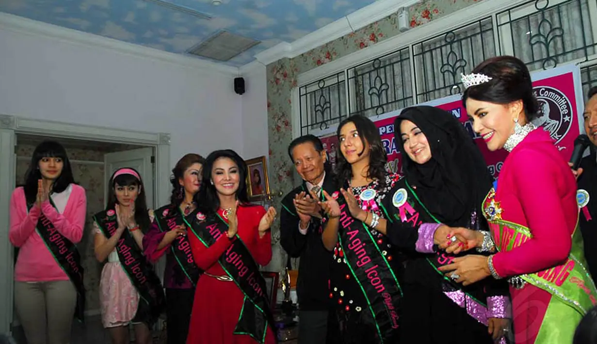 Kecantikan alami yang dimiliki Pipik Dian Irawati ini, membuat Dr. Debby memberikan gelar sebagai Duta Anti-Aging. Jakarta, (20/5/14) (Liputan6.com/Miftahul Hayat)