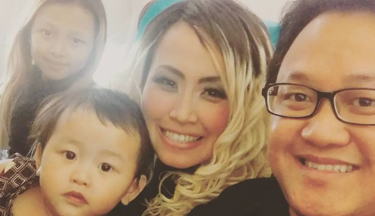 "Saya dikenalkan oleh teman saya, yang juga kebetulan dengan teman dia. Saya diundang datang untuk sebuah acara di kafe tersebut," kenang Pinkan Mambo, saat berbincang dengan Bintang.com, Jumat (25/8/2017) siang. (Instagram/@pinkan_mambo)