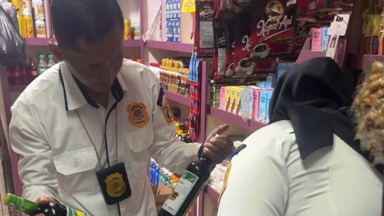 Tim Gabungan Gelar Razia Miras Jakarta Utara di Awal Ramadhan, Ratusan Botol Disita