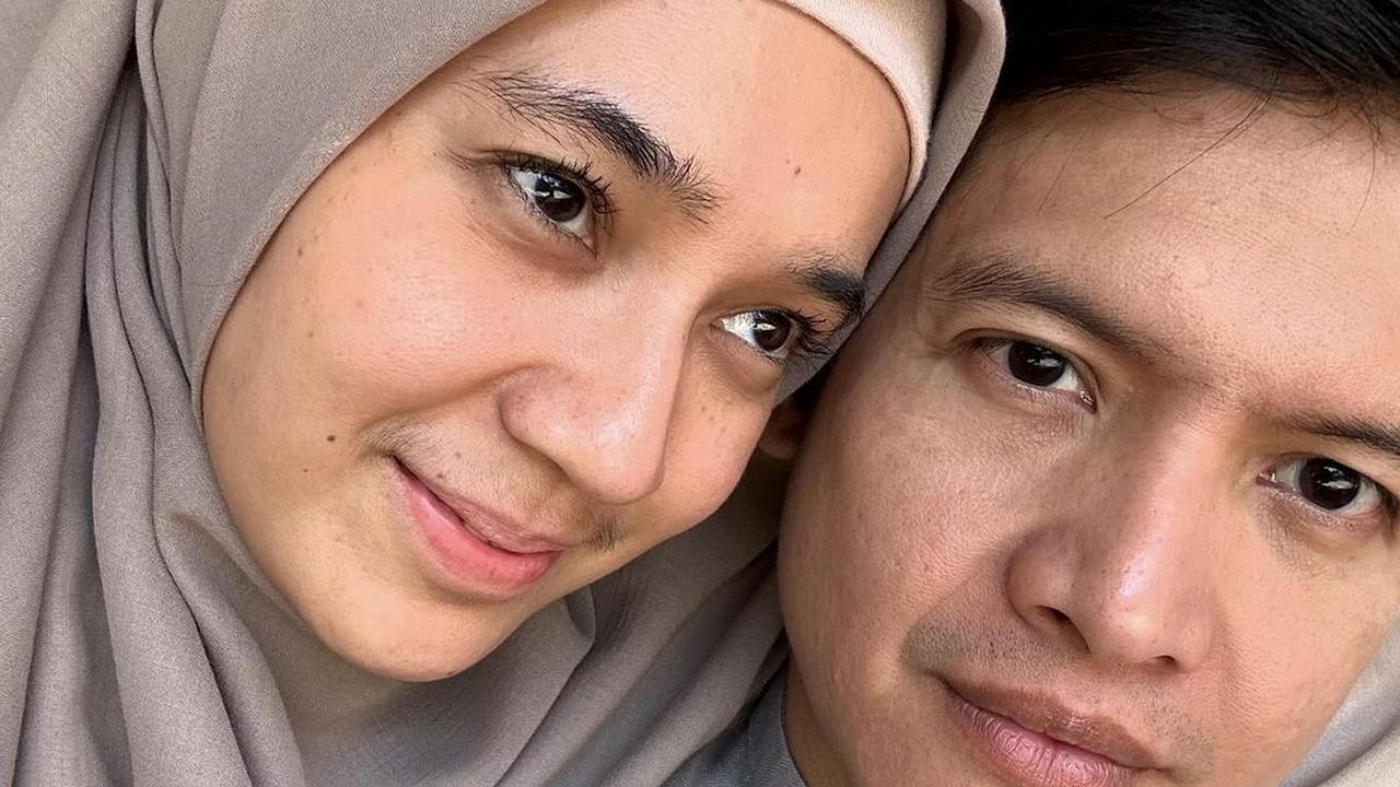 Dhini Aminarti Unggah Foto Terbaru Bareng Dimas Seto dan Perlihatkan Kemesraan: Semua Akan Indah Pada Waktunya